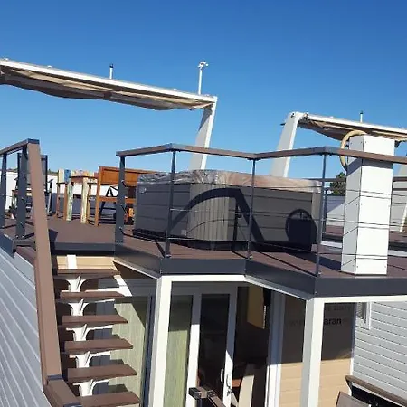 Hausboot Pula - Floating House Water Lily Hotel Exterior photo