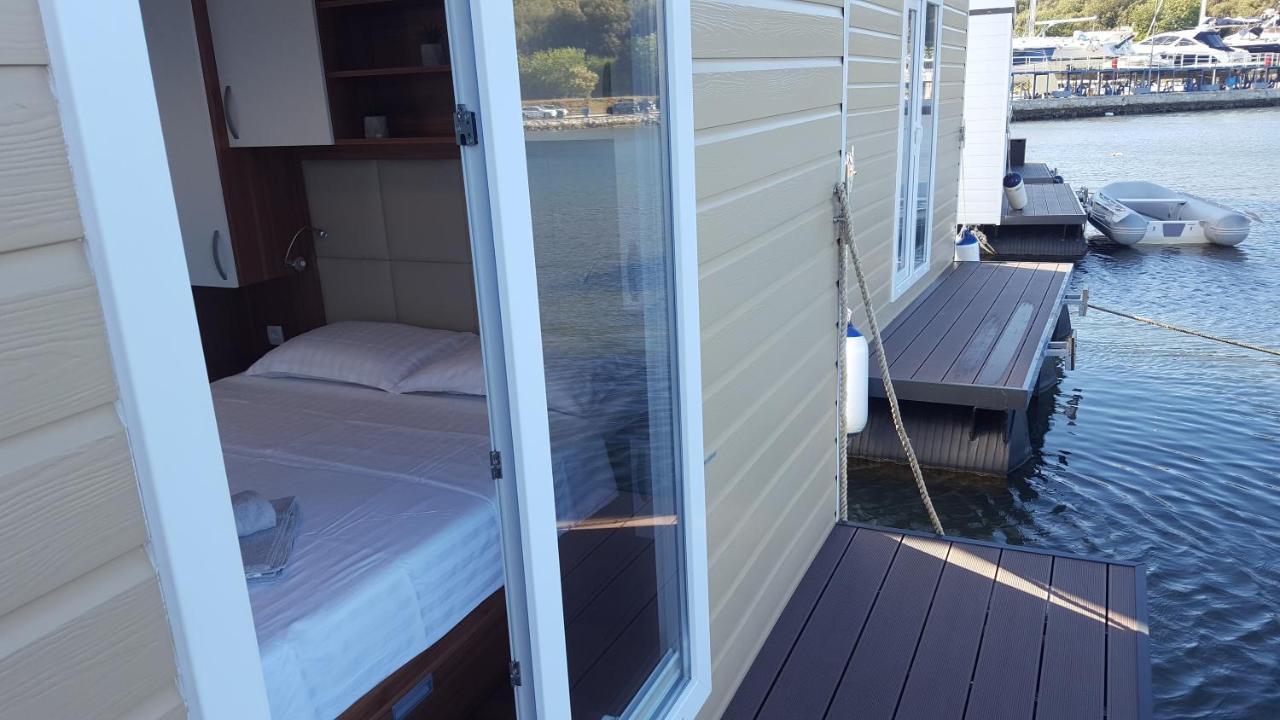 Hausboot - Floating House Water Lily *
