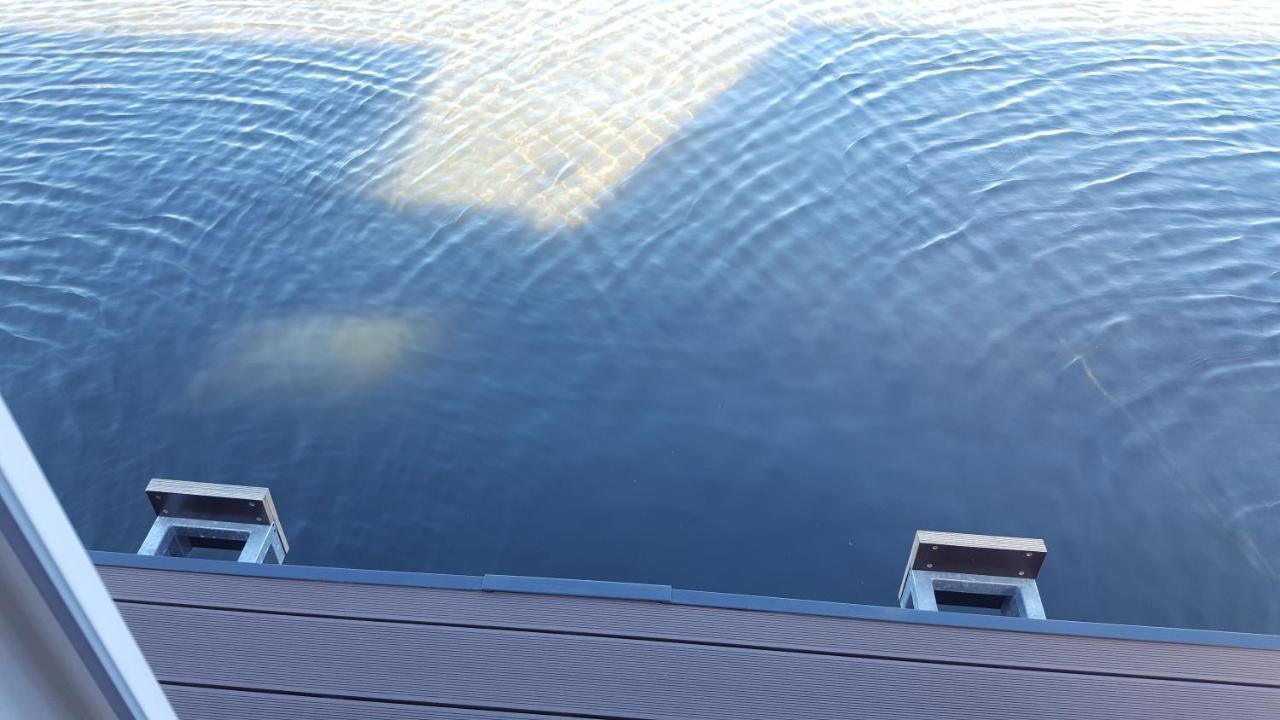Hausboot - Floating House Water Lily Pula